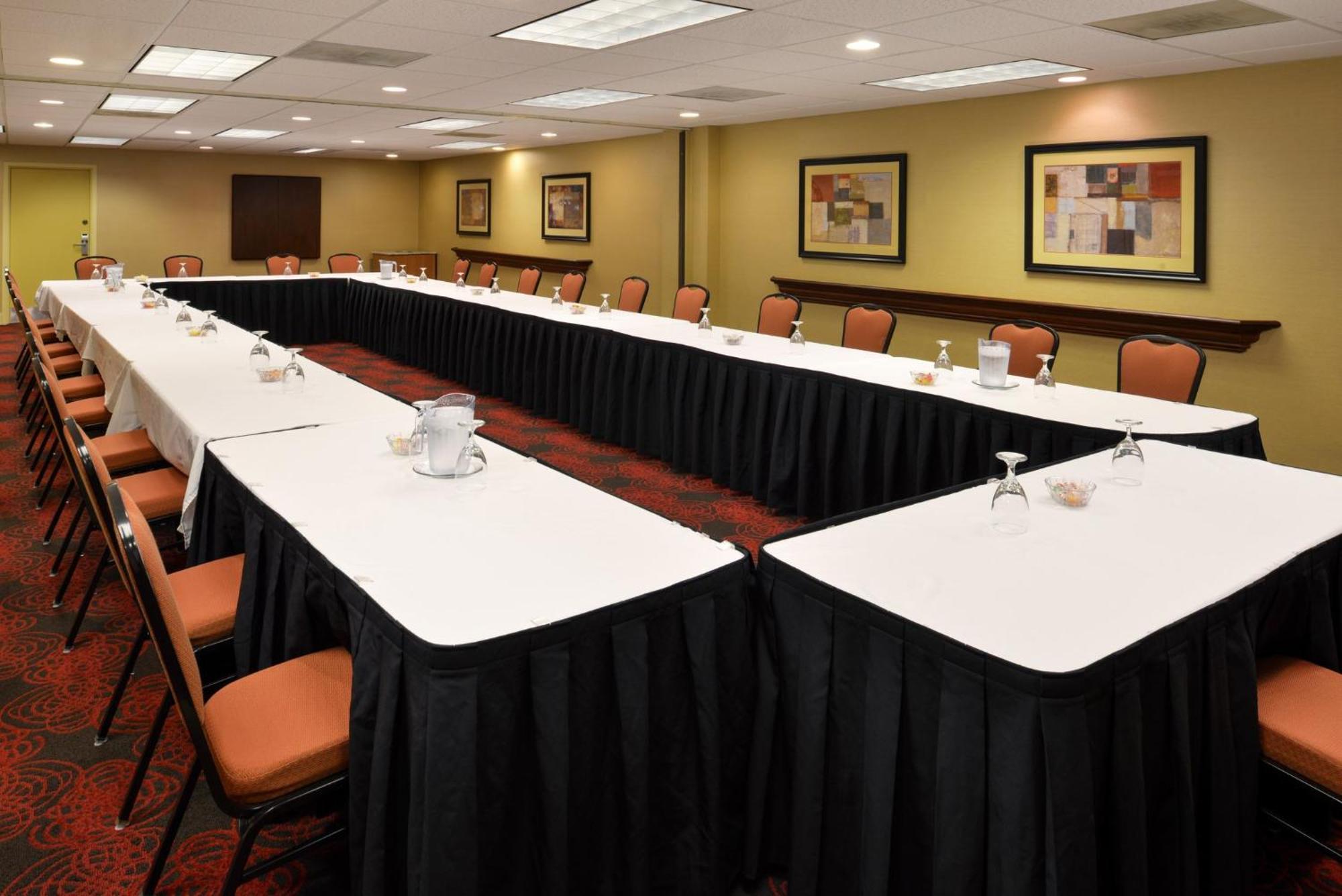 Holiday Inn Express Crestwood By Ihg Exterior foto