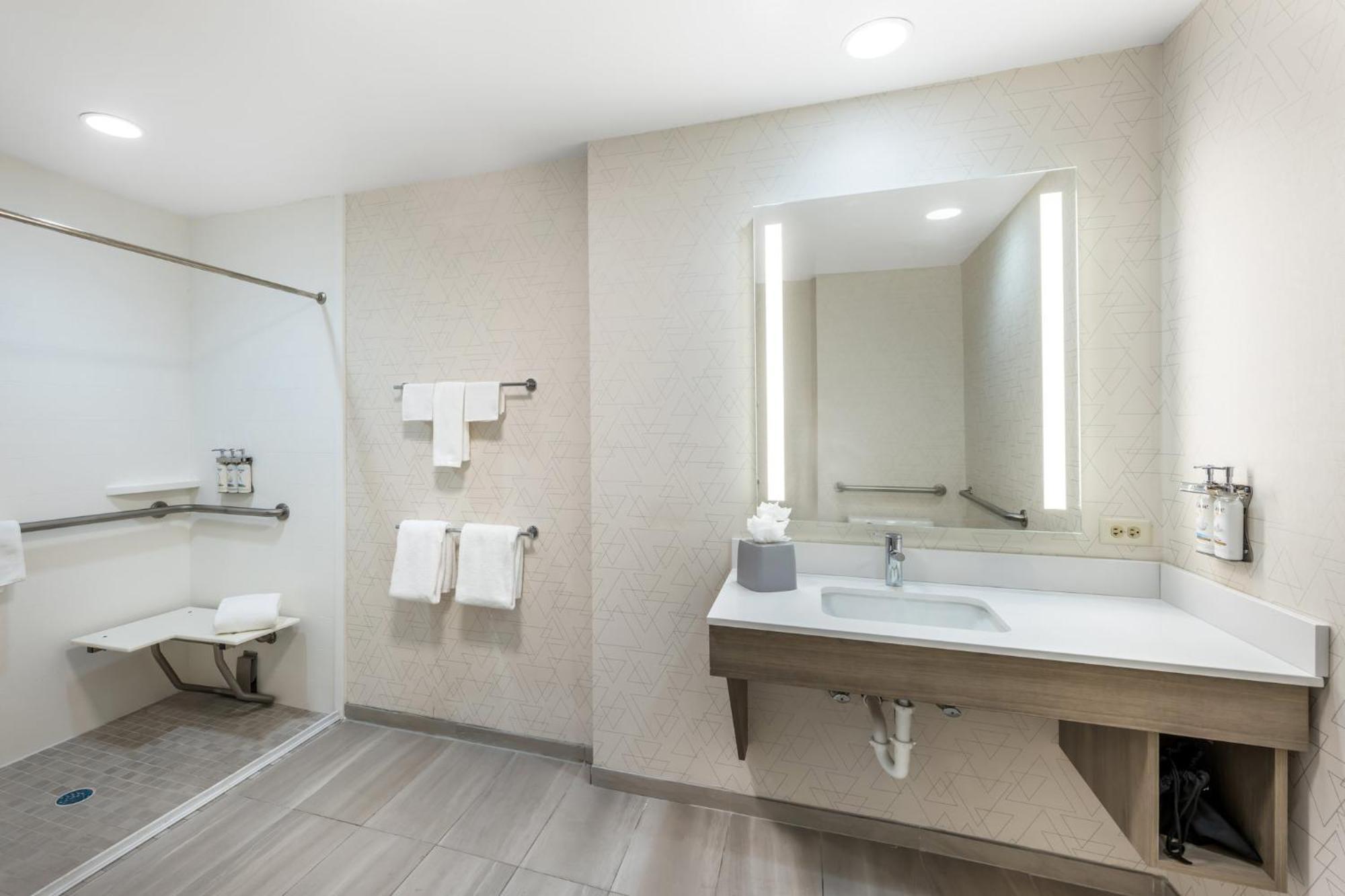 Holiday Inn Express Crestwood By Ihg Exterior foto